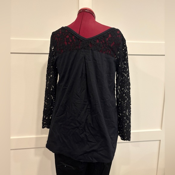 🍀4 for $25🍀 

Black lace/appliqué blouse - Picture 2 of 11